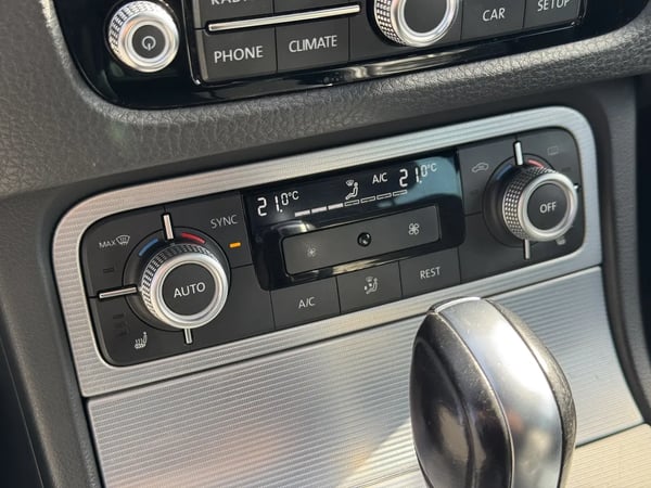 Photo de la voiture VOLKSWAGEN TOUAREG 3.0 V6 TDI 262 BMT Tiptronic 8 4Motion Carat