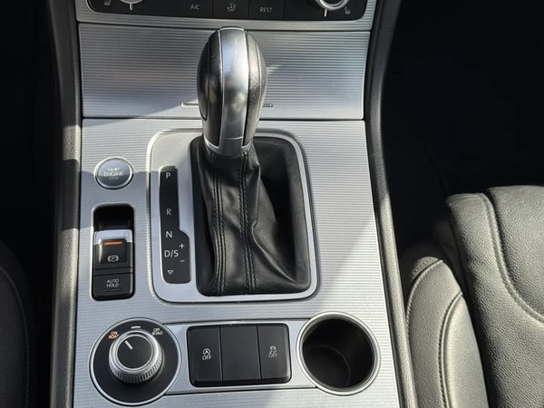 Photo de la voiture VOLKSWAGEN TOUAREG 3.0 V6 TDI 262 BMT Tiptronic 8 4Motion Carat