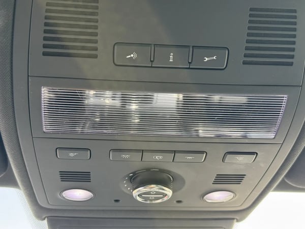 Photo de la voiture VOLKSWAGEN TOUAREG 3.0 V6 TDI 262 BMT Tiptronic 8 4Motion Carat