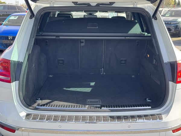 Photo de la voiture VOLKSWAGEN TOUAREG 3.0 V6 TDI 262 BMT Tiptronic 8 4Motion Carat