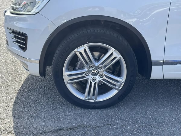 Photo de la voiture VOLKSWAGEN TOUAREG 3.0 V6 TDI 262 BMT Tiptronic 8 4Motion Carat