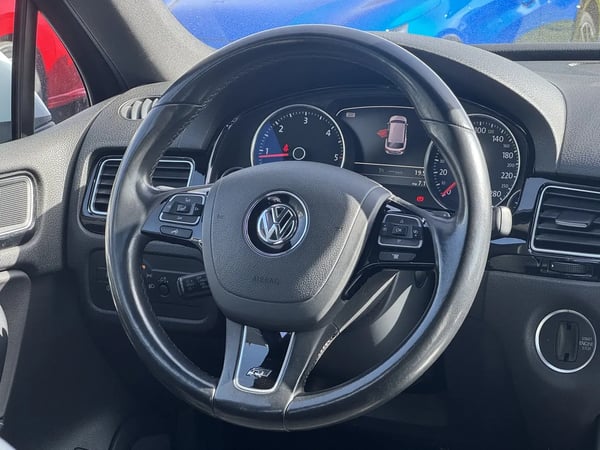 Photo de la voiture VOLKSWAGEN TOUAREG 3.0 V6 TDI 262 BMT Tiptronic 8 4Motion Carat