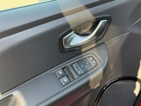 Photo de la voiture RENAULT CLIO IV ESTATE Estate dCi 90 Energy Limited