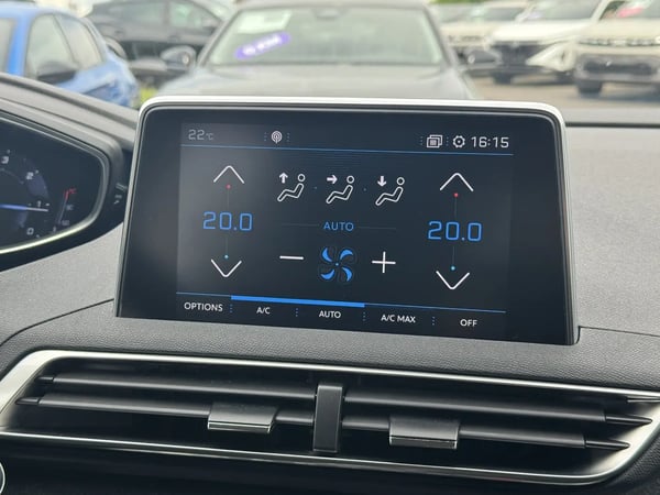 Photo de la voiture PEUGEOT 3008 2.0 BlueHDi 180ch S&S EAT8 GT