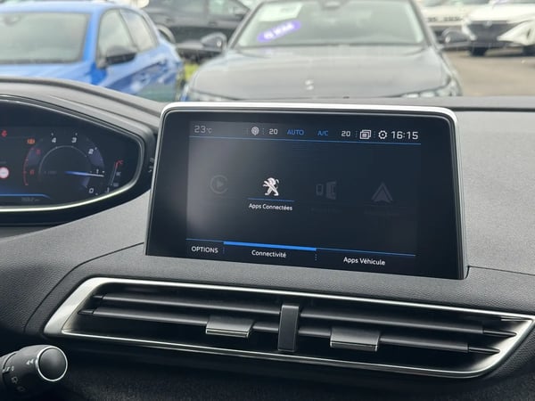 Photo de la voiture PEUGEOT 3008 2.0 BlueHDi 180ch S&S EAT8 GT