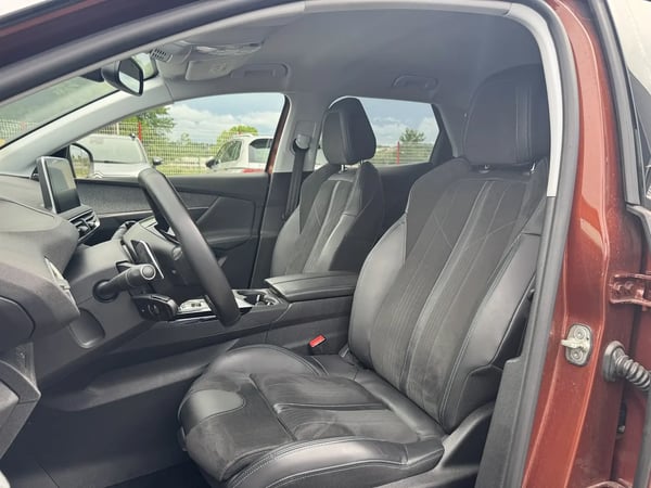 Photo de la voiture PEUGEOT 3008 2.0 BlueHDi 180ch S&S EAT8 GT