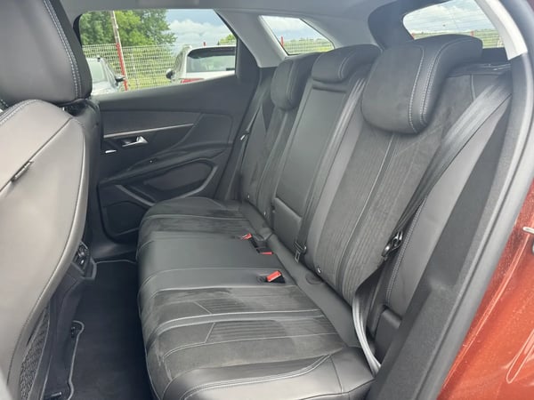 Photo de la voiture PEUGEOT 3008 2.0 BlueHDi 180ch S&S EAT8 GT
