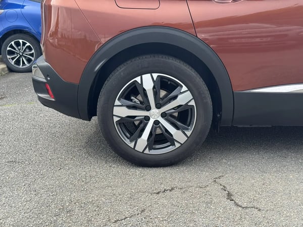 Photo de la voiture PEUGEOT 3008 2.0 BlueHDi 180ch S&S EAT8 GT
