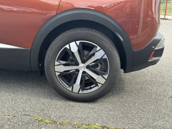 Photo de la voiture PEUGEOT 3008 2.0 BlueHDi 180ch S&S EAT8 GT