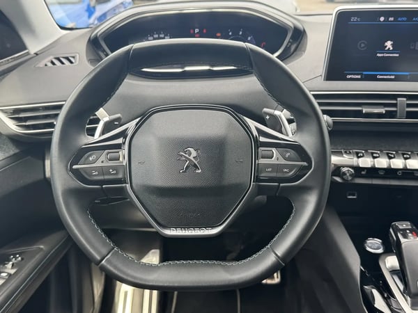 Photo de la voiture PEUGEOT 3008 2.0 BlueHDi 180ch S&S EAT8 GT