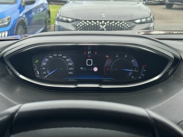 Photo de la voiture PEUGEOT 3008 2.0 BlueHDi 180ch S&S EAT8 GT