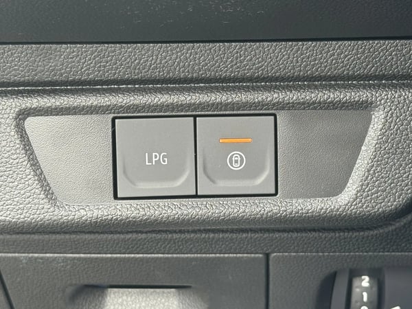 Photo de la voiture DACIA SANDERO ECO-G 100 GSR2 Stepway Expression