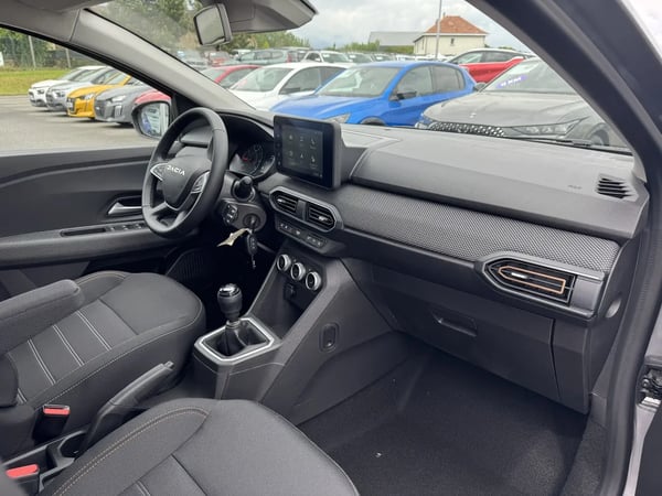 Photo de la voiture DACIA SANDERO ECO-G 100 GSR2 Stepway Expression
