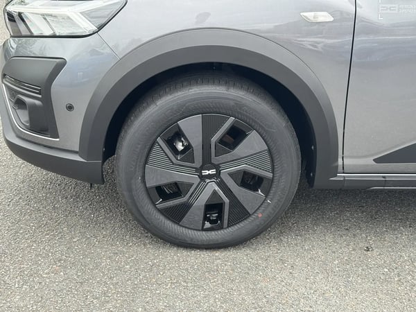 Photo de la voiture DACIA SANDERO ECO-G 100 GSR2 Stepway Expression