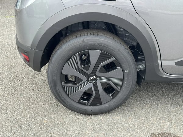 Photo de la voiture DACIA SANDERO ECO-G 100 GSR2 Stepway Expression