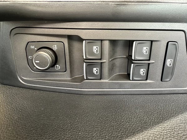 Photo de la voiture VOLKSWAGEN T-ROC 2.0 TDI 150 Start/Stop DSG7 4Motion Carat Exclusive