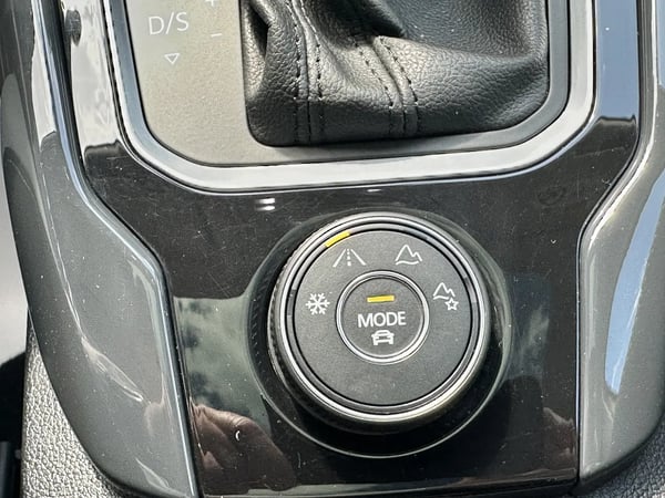 Photo de la voiture VOLKSWAGEN T-ROC 2.0 TDI 150 Start/Stop DSG7 4Motion Carat Exclusive