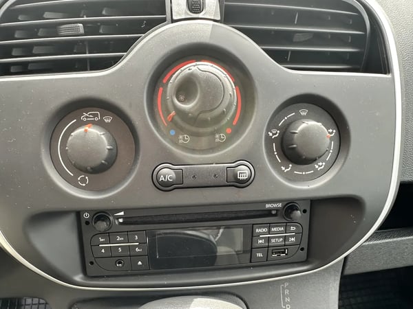 Photo de la voiture RENAULT KANGOO E-TECH ELECTRIQUE ELECTRIQUE ACHAT INTEGRAL CONFORT-19