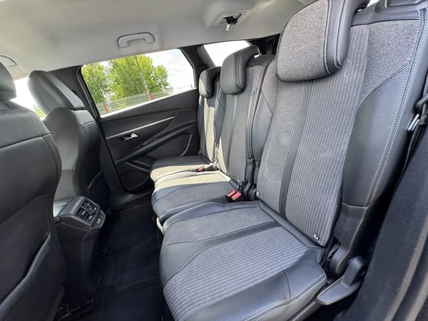 Photo de la voiture PEUGEOT 5008 BlueHDi 130ch S&S BVM6 Allure