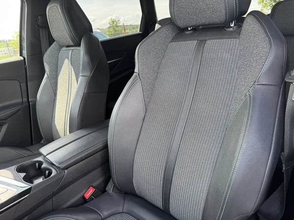 Photo de la voiture PEUGEOT 5008 BlueHDi 130ch S&S BVM6 Allure
