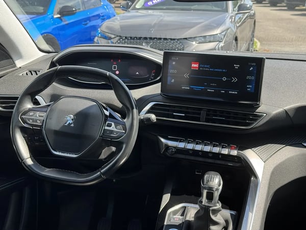 Photo de la voiture PEUGEOT 5008 BlueHDi 130ch S&S BVM6 Allure