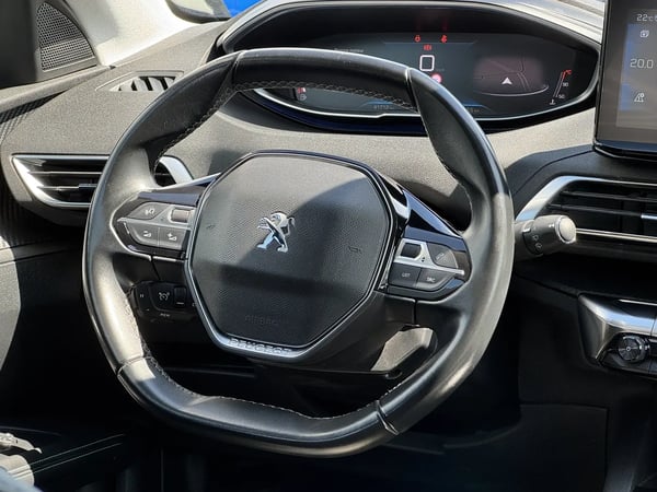 Photo de la voiture PEUGEOT 5008 BlueHDi 130ch S&S BVM6 Allure