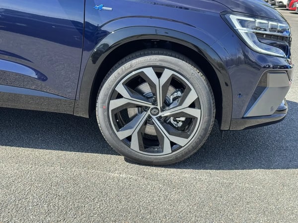 Photo de la voiture RENAULT ESPACE VI E-Tech full hybrid 200 GSR2 esprit Alpine