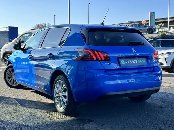 Photo de la voiture PEUGEOT 308 BlueHDi 130ch S&S BVM6 Allure