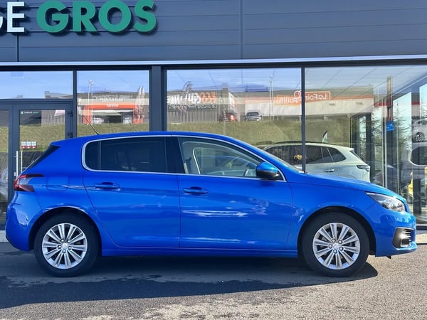 Photo de la voiture PEUGEOT 308 BlueHDi 130ch S&S BVM6 Allure