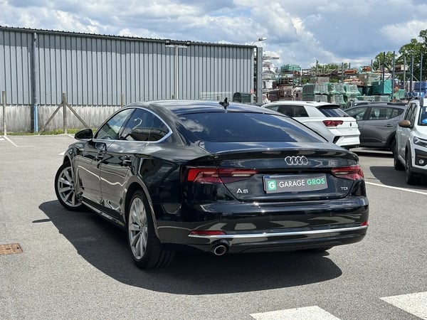Photo de la voiture AUDI A5 SPORTBACK 2.0 TDI 150 S tronic 7 Design