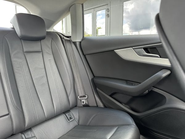 Photo de la voiture AUDI A5 SPORTBACK 2.0 TDI 150 S tronic 7 Design