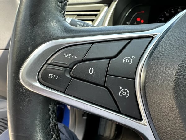 Photo de la voiture RENAULT CAPTUR TCe 130 FAP Intens