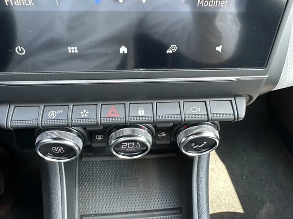 Photo de la voiture RENAULT CAPTUR TCe 130 FAP Intens