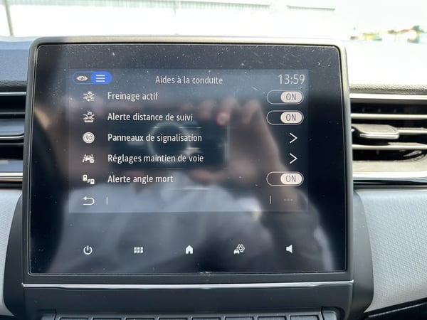 Photo de la voiture RENAULT CAPTUR TCe 130 FAP Intens