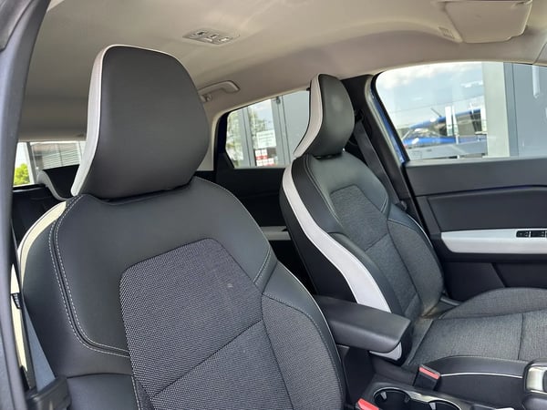 Photo de la voiture RENAULT CAPTUR TCe 130 FAP Intens