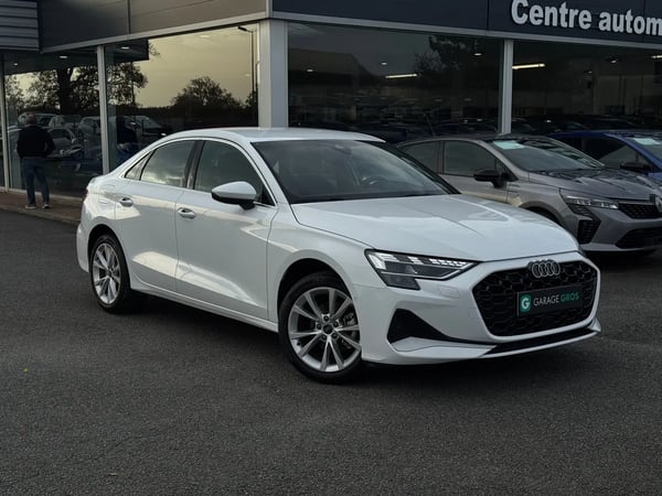 Photo de présentation de la voiture AUDI A3 BERLINE TFSI Mild Hybrid 116 S tronic 7 Design