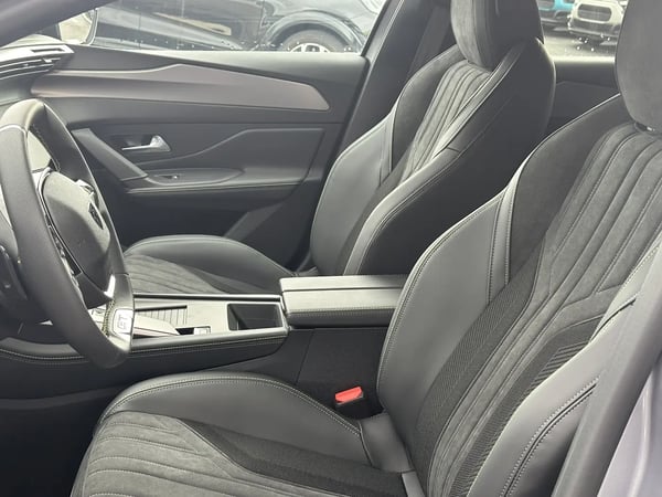 Photo de la voiture PEUGEOT 308 SW PureTech 130ch S&S EAT8 GT