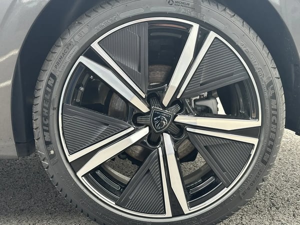 Photo de la voiture PEUGEOT 308 SW PureTech 130ch S&S EAT8 GT