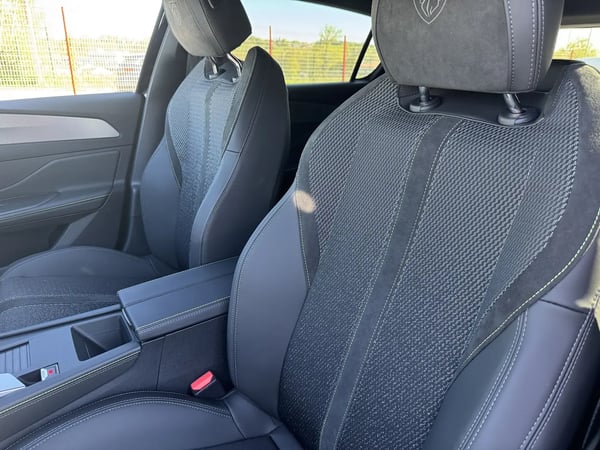 Photo de la voiture PEUGEOT 308 BlueHDi 130ch S&S EAT8 GT