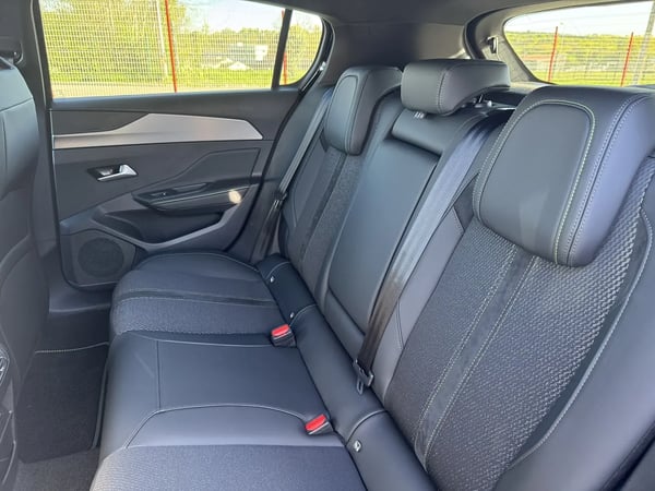 Photo de la voiture PEUGEOT 308 BlueHDi 130ch S&S EAT8 GT