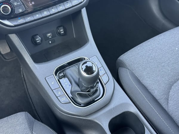 Photo de la voiture HYUNDAI i30 1.0 T-GDi 120 DCT-7 Hybrid 48V Creative