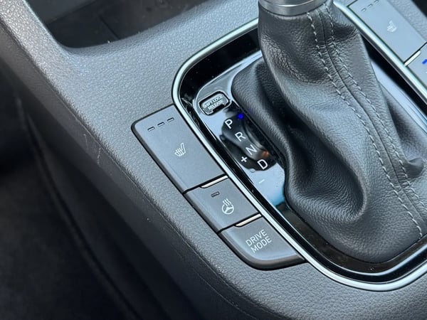 Photo de la voiture HYUNDAI i30 1.0 T-GDi 120 DCT-7 Hybrid 48V Creative