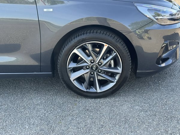 Photo de la voiture HYUNDAI i30 1.0 T-GDi 120 DCT-7 Hybrid 48V Creative