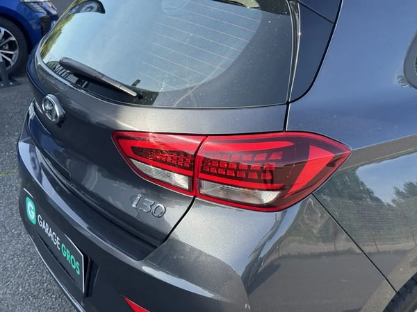 Photo de la voiture HYUNDAI i30 1.0 T-GDi 120 DCT-7 Hybrid 48V Creative