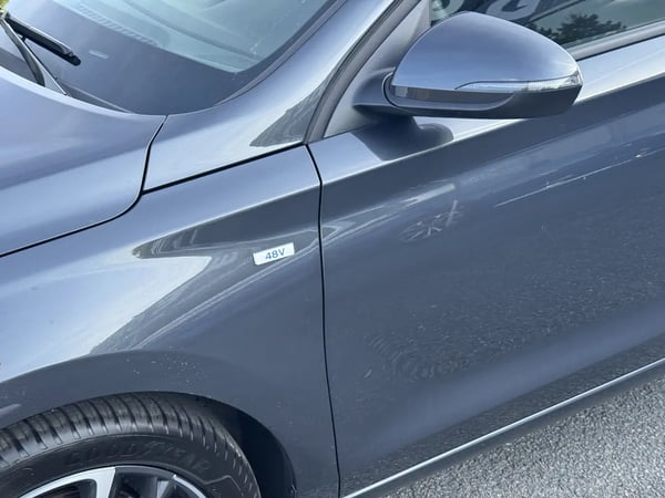Photo de la voiture HYUNDAI i30 1.0 T-GDi 120 DCT-7 Hybrid 48V Creative