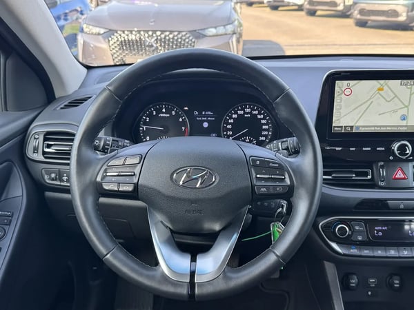 Photo de la voiture HYUNDAI i30 1.0 T-GDi 120 DCT-7 Hybrid 48V Creative