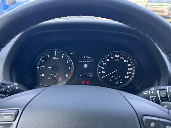 Photo de la voiture HYUNDAI i30 1.0 T-GDi 120 DCT-7 Hybrid 48V Creative