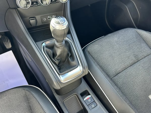 Photo de la voiture RENAULT CAPTUR TCe 90 Techno
