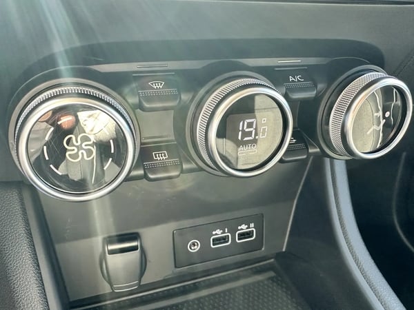 Photo de la voiture RENAULT CAPTUR TCe 90 Techno