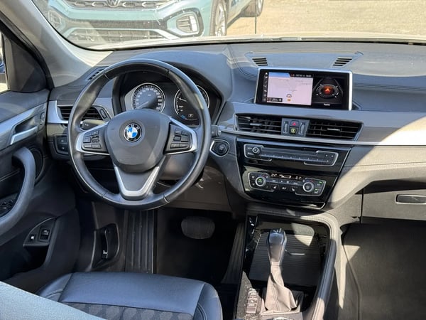 Photo de la voiture BMW X1 F48 LCI xDrive 25e 220 ch BVA6 xLine